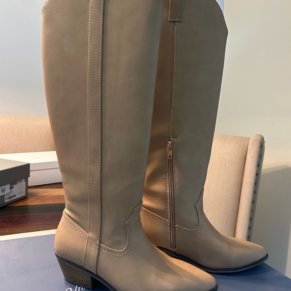 Universal Thread Tan Heeled Boots Sophisticated Design